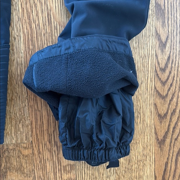 Spyder Snow Pants- Insulated and Tight fitting - Picture 4 of 5